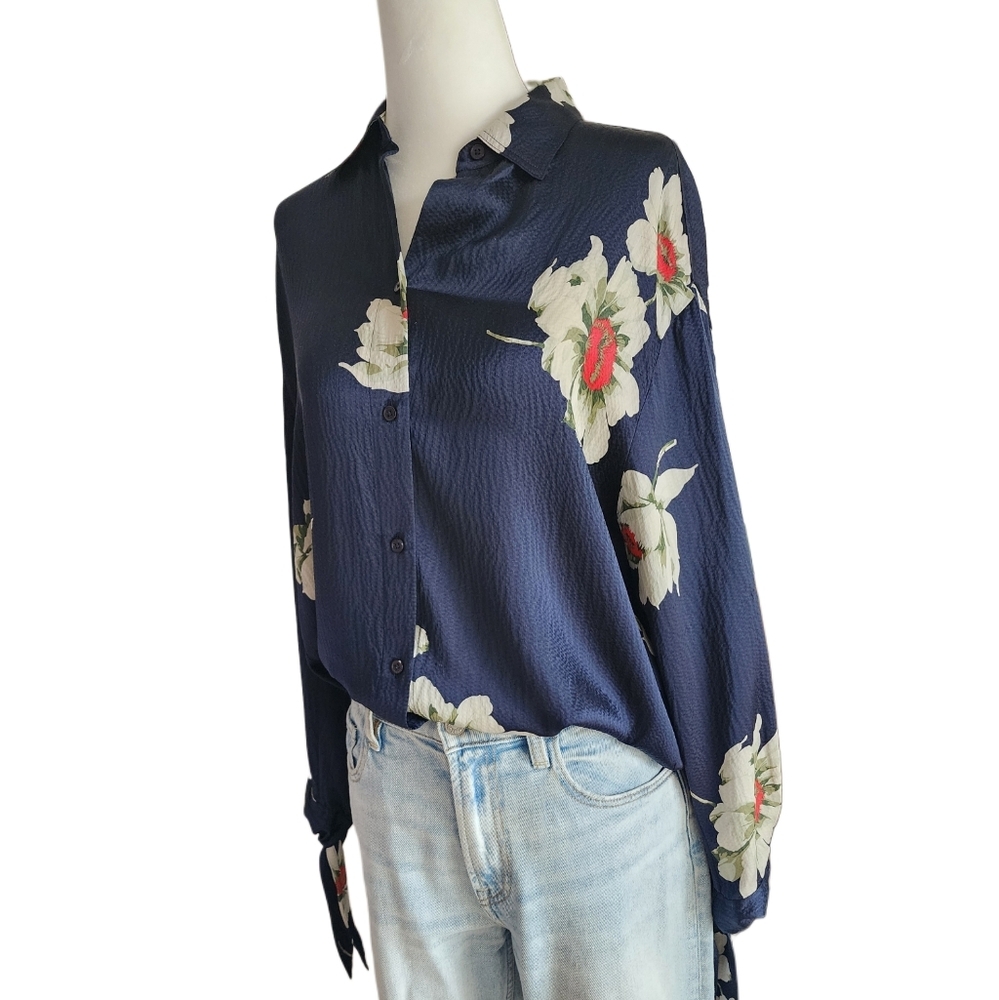 Vince 100% Silk Blue Floral Button Up Collar Shirt Sz. S